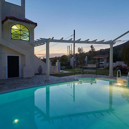 Villa Konstadina With Swimming Pool Kalivia Thorikou Екстериор снимка