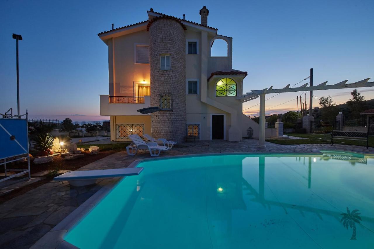 Villa Konstadina With Swimming Pool Kalivia Thorikou Екстериор снимка